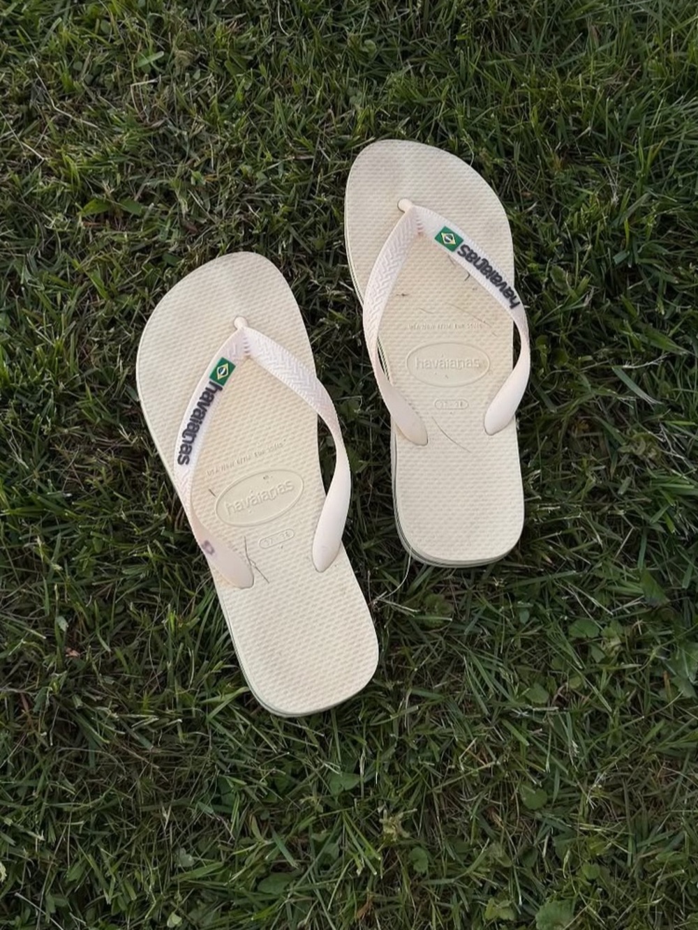 Havaianas White Slim Flip Flops with Green Accent
